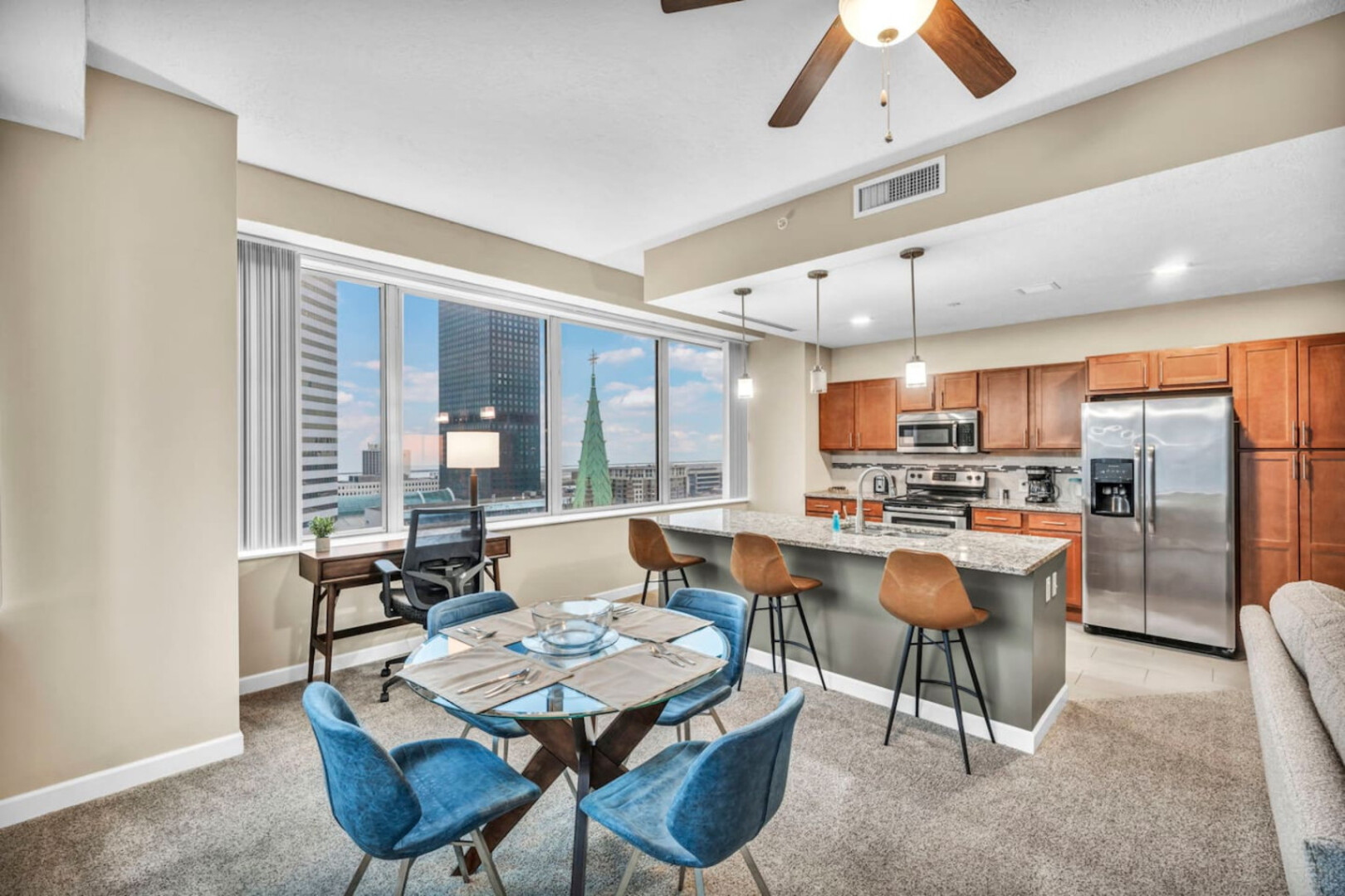 Cleveland, OH - Luxury 13th Floor Condo: Downtown/FREE Parki